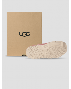 حذاء من  UGG