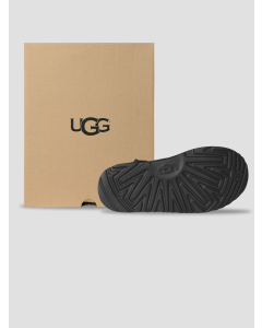 حذاء من  UGG
